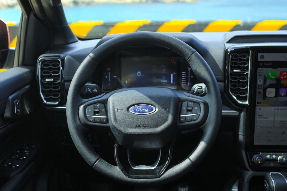 Vô lăng 3 chấu bọc da