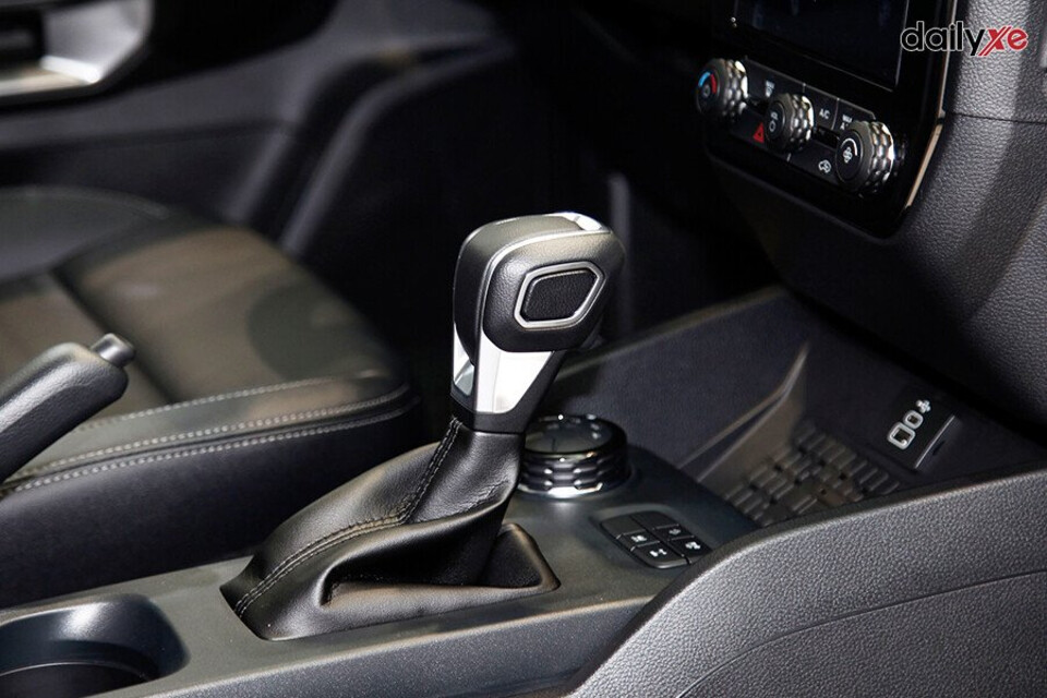 Cần số 6 cấp của Ford Ranger Sport