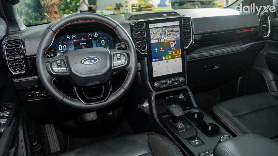 Ford Ranger Stormtrak sử dụng tông màu đèn đỏ ấn tượng