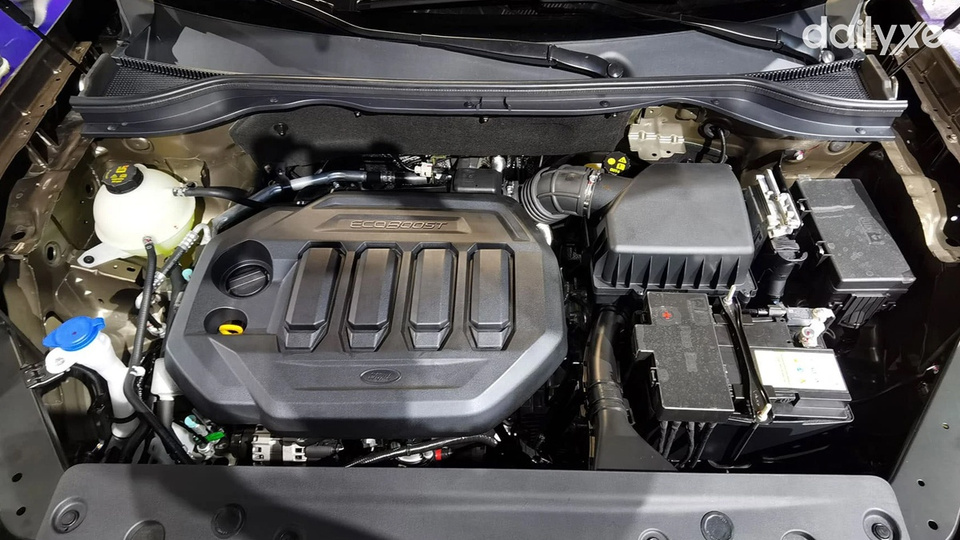 Động cơ mạnh mẽ giúp Territory di chuyển dễ dàng trên mọi cung đường