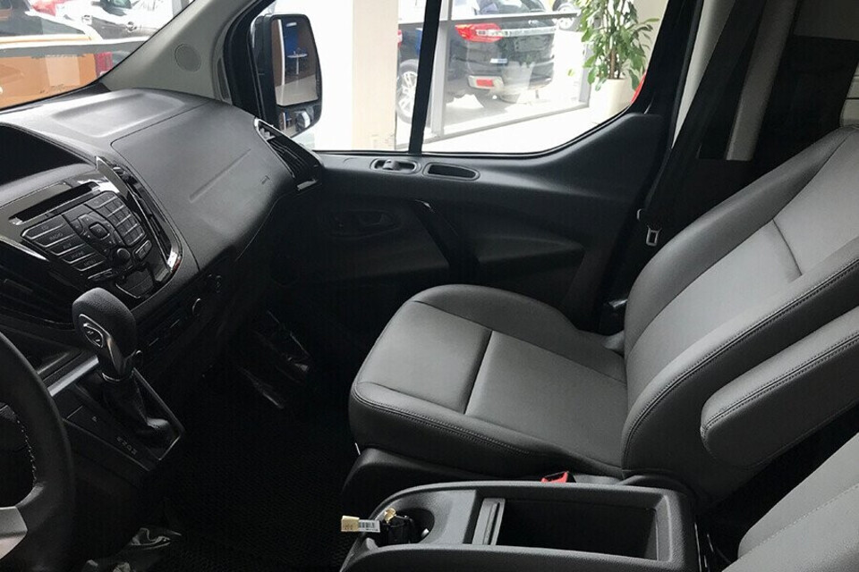 Không gian nội thất rộng rãi Không gian nội thất rộng rãi