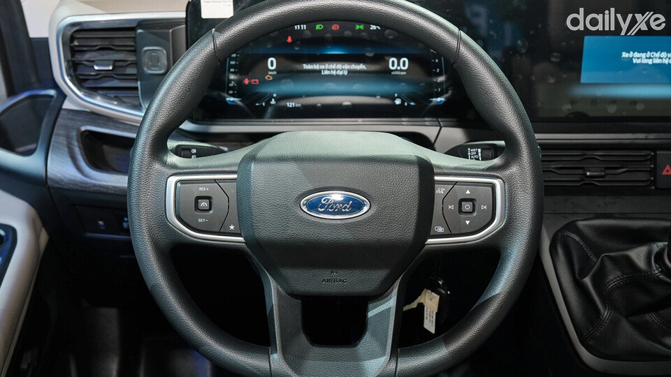 Vô lăng 3 chấu tích hợp các phím bấm chức năng