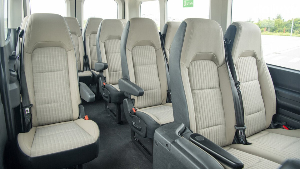 Ghế sau xe điều chỉnh ngả tiện lợi