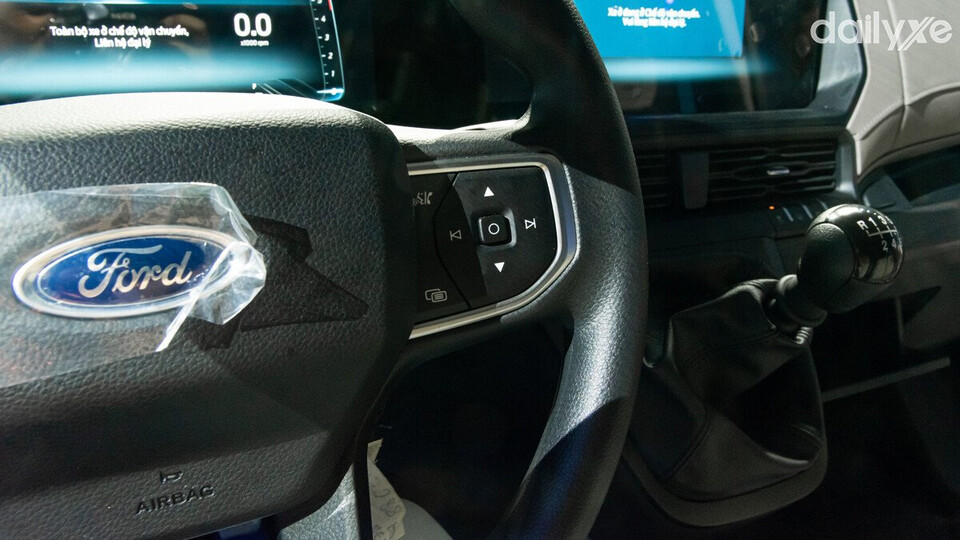 Tích hợp các nút bấm điều khiển trên tay lái