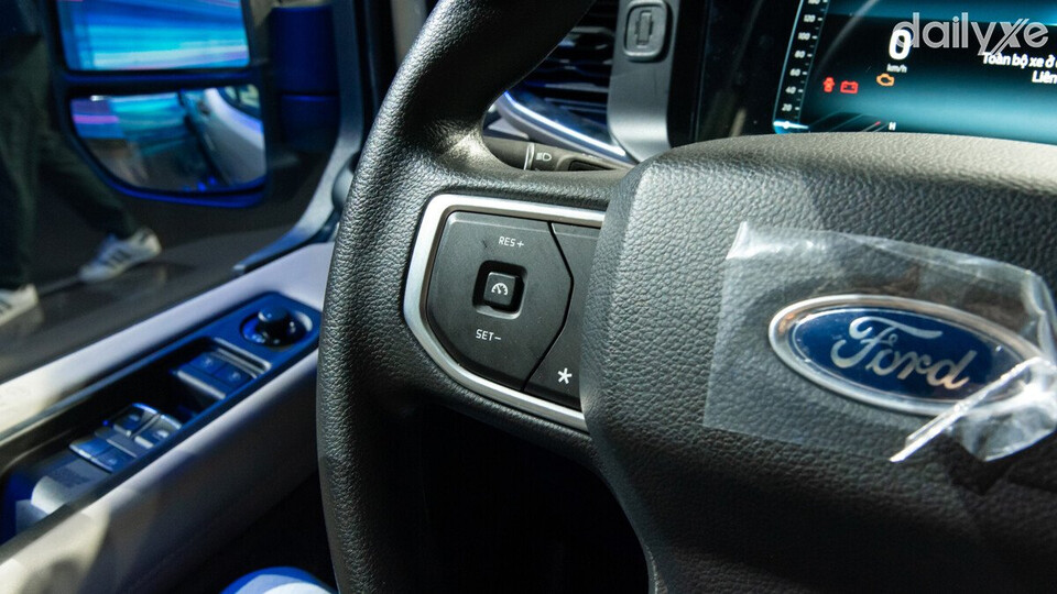 Tích hợp các nút bấm điều khiển trên tay lái