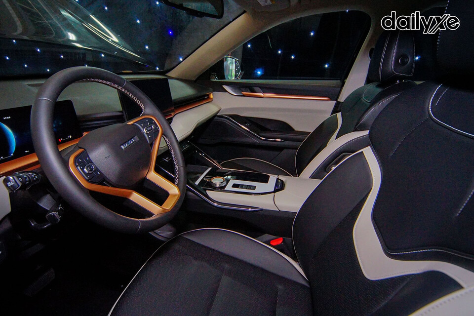 Nội thất rộng rãi, thiết kế theo phong cách tối giản cùng  trang bị tiện nghi hiện đại