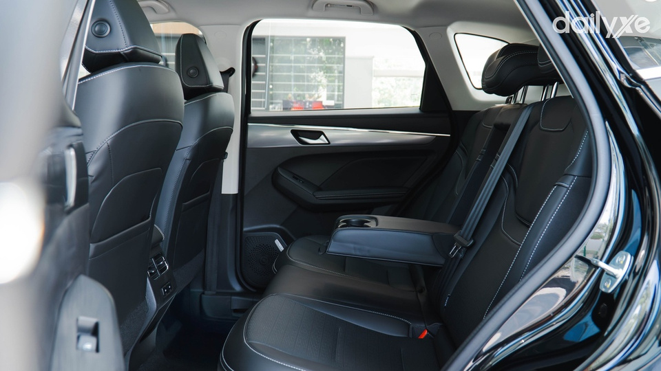 Ghế ngồi bọc da êm ái