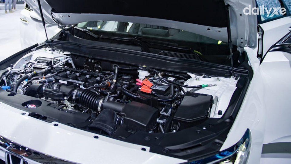 Động cơ DOHC 4 xy lanh dung tích 1.5 lít turbo tăng áp phun xăng trực tiếp