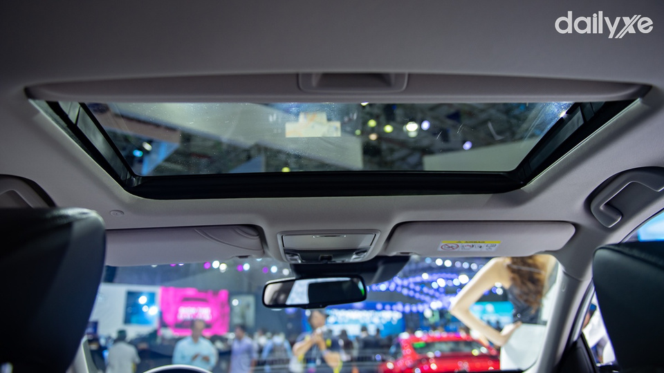 Trang bị cửa sổ trời thoáng mát