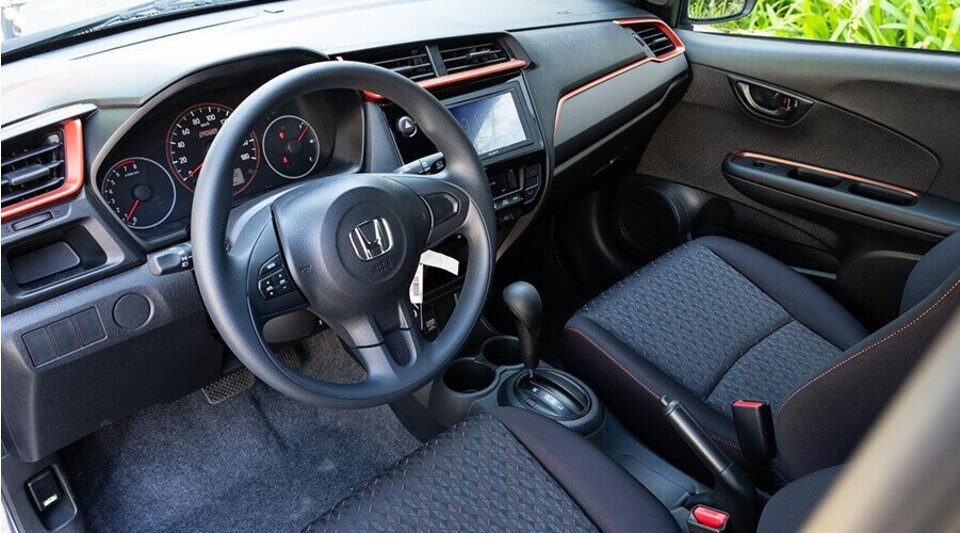 Tay lái Honda Brio