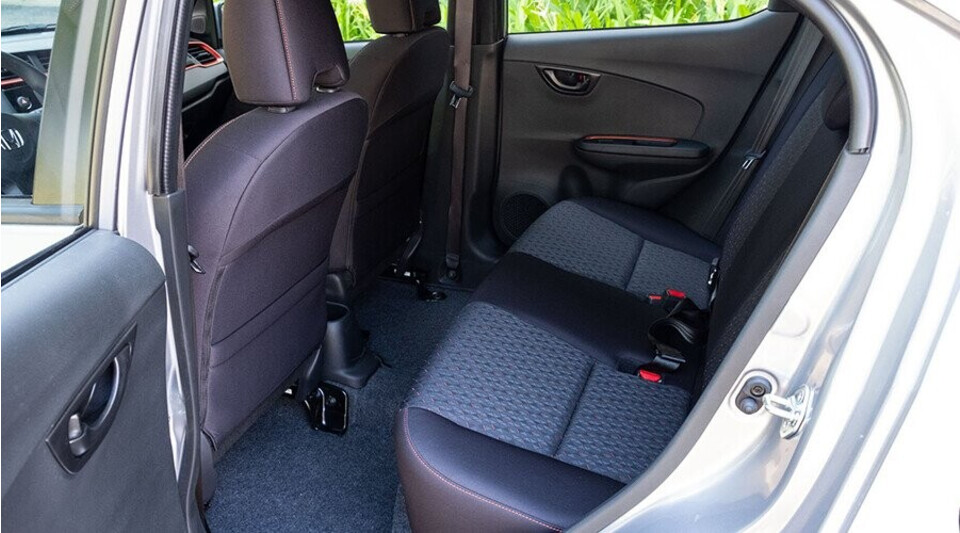 Hàng ghế sau Wigo rộng rãi