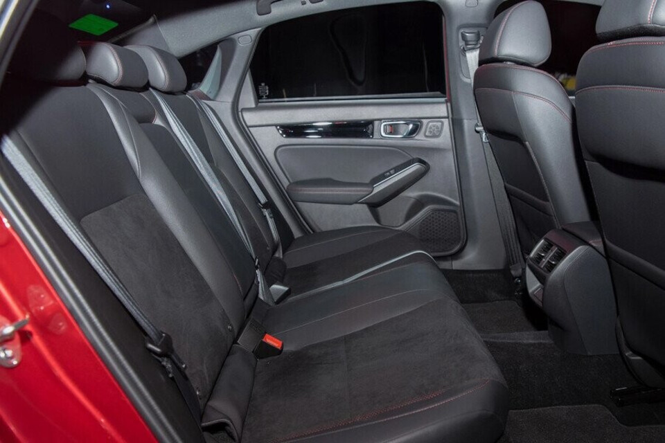 Hàng ghế sau rộng rãi