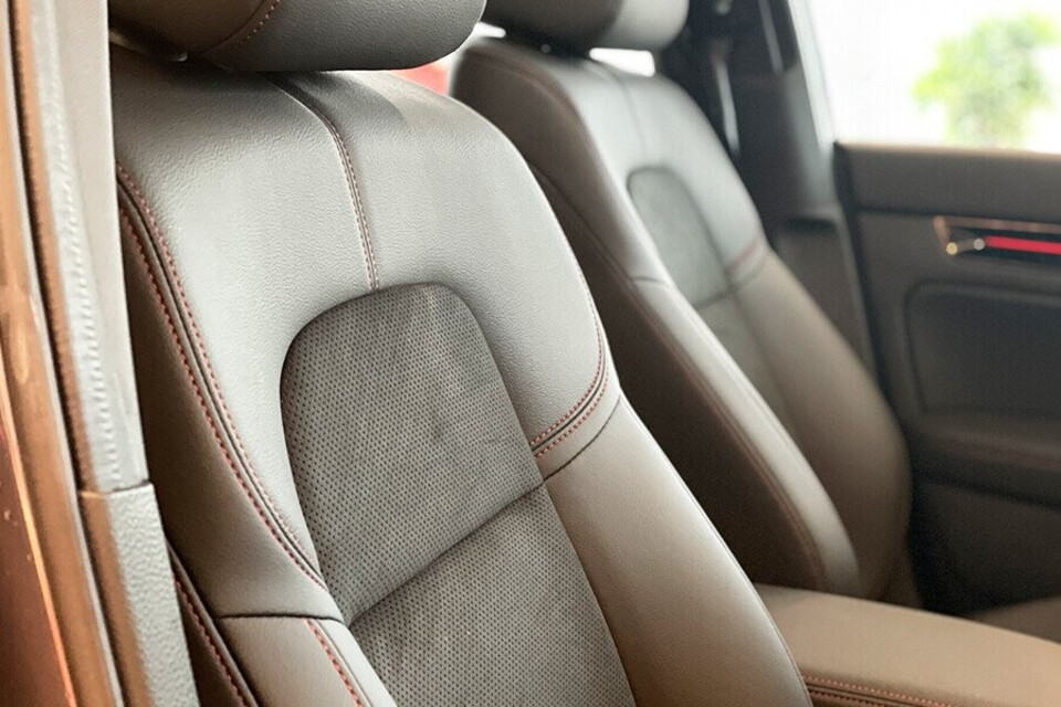 Xe sử dụng chất liệu ghế da