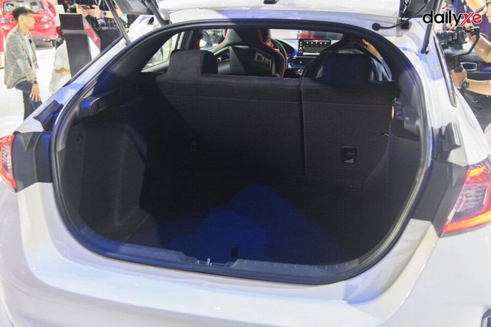 Cốp xe đầy rộng rãi