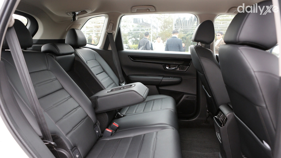 Hàng ghế sau rộng rãi