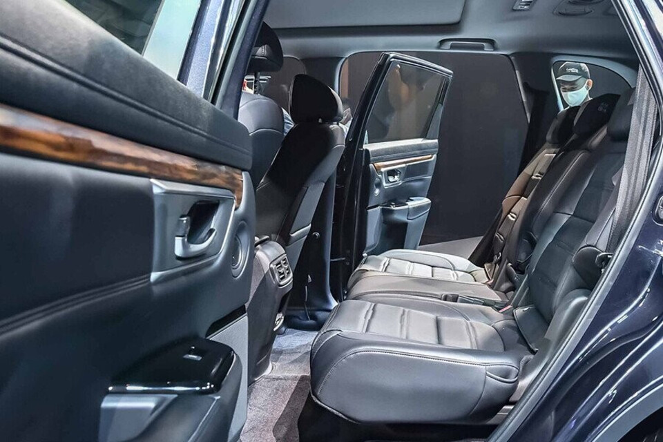 Hàng ghế thứ 2 Hàng ghế thứ 2