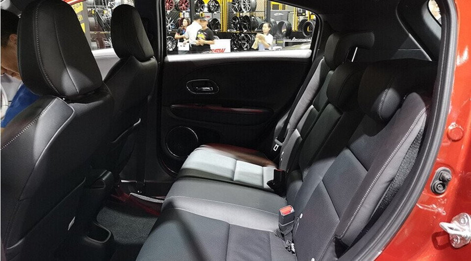 Hàng ghế sau HR-V rộng rãi