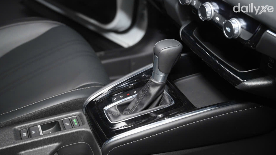 Vận hành êm ái nhờ hộp số vô cấp CVT