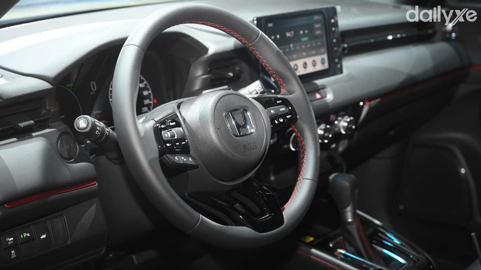 Vô lăng vạt đáy kiểu dáng thể thao