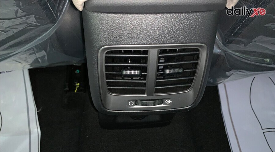 Cửa gió điều hòa hàng ghế sau