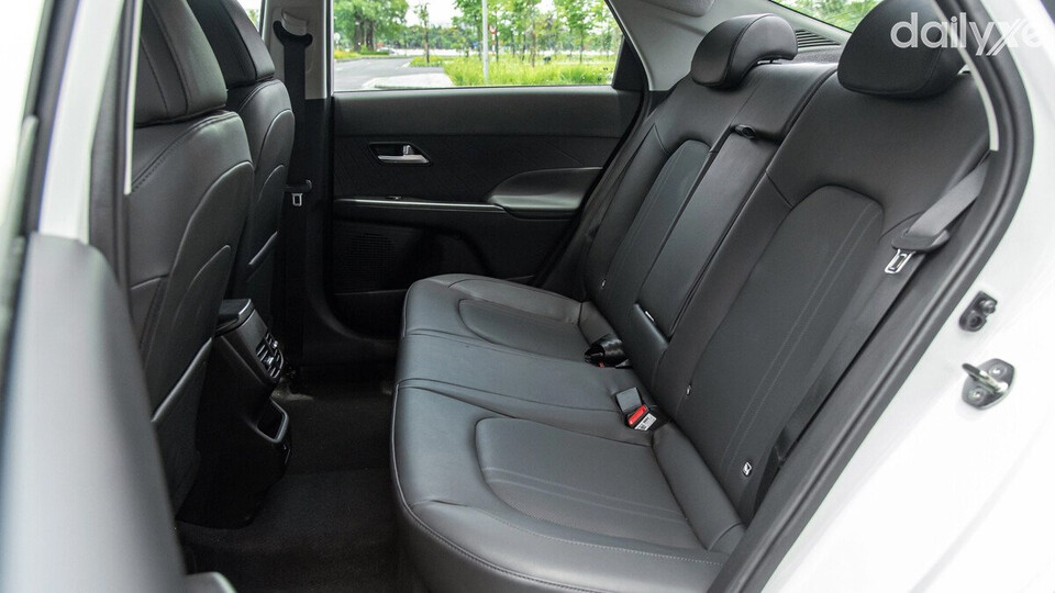Hàng ghế sau rộng rãi