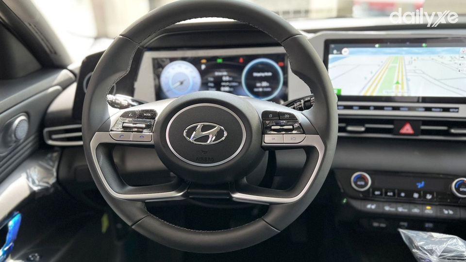 Vô lăng Hyundai Elantra bọc da êm ái