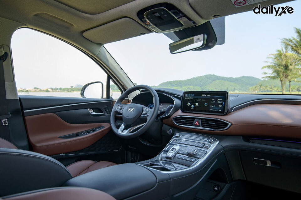 Không gian nội thất và tiện nghi không có sự thay đổi so với Hyundai SantaFe