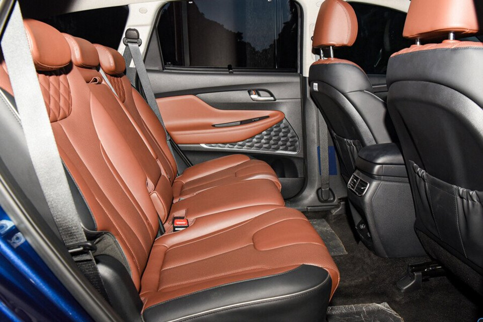 Hàng ghế sau SantaFe rộng rãi