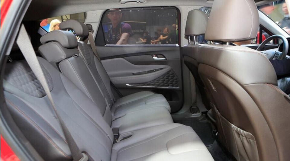 Hàng ghế sau SantaFe rộng rãi Hàng ghế sau SantaFe rộng rãi