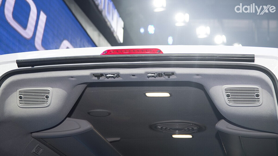 Hệ thống gió điều hòa trải dài và đầy đủ ở các vị trí ngồi của hành khách