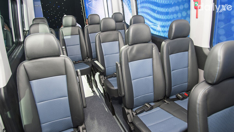 Ghế hành khách 16 chỗ được lót da cao cấp