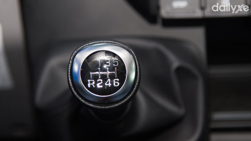 Hộp số sàn 6 cấp mang lại khả năng vận hành mạnh mẽ