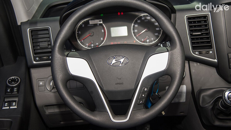 Vô lăng 3 chấu được bọc da