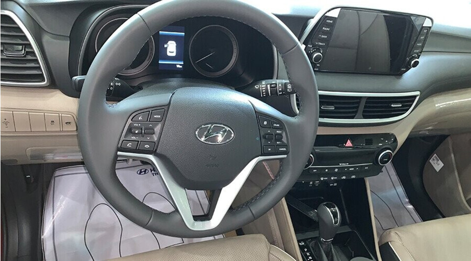 Vô lăng Tucson bọc da cao cấp sang trọng