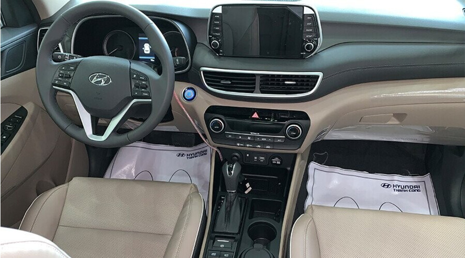 Tucson thiết kế khoang lái rộng rãi