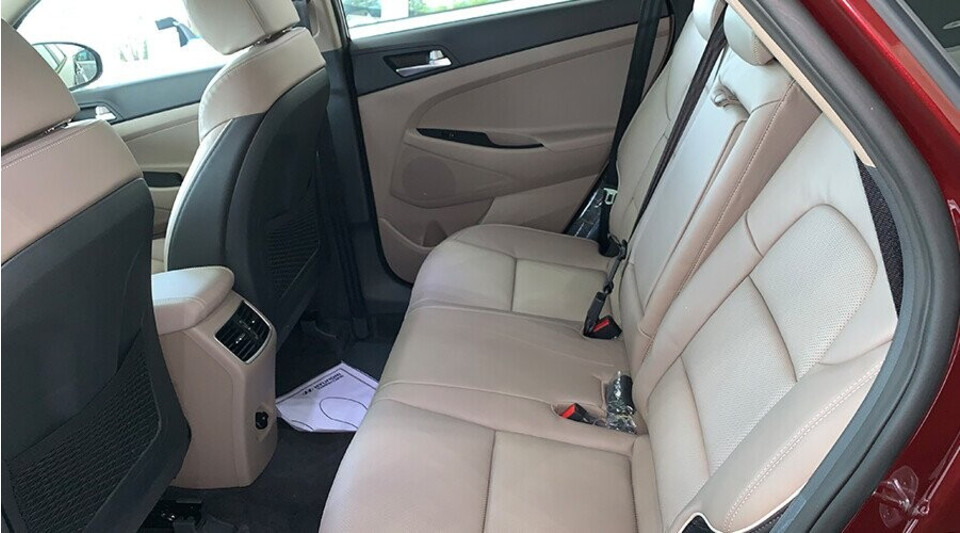 Hàng ghế sau Tucson rộng rãi