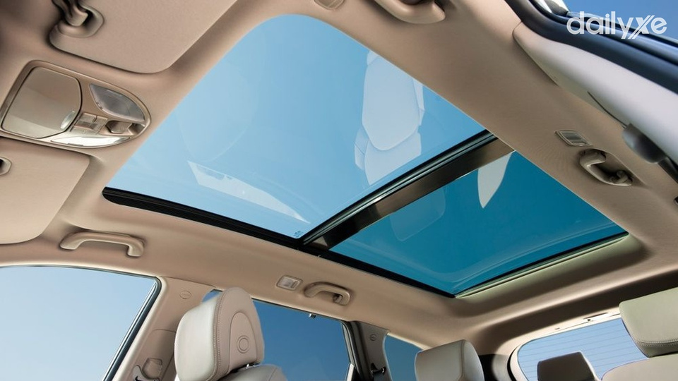 Trang bị cửa sổ trời toàn cảnh Panorama