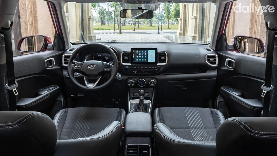 Không gian nội thất xe thoải mái, bố trí hài hòa