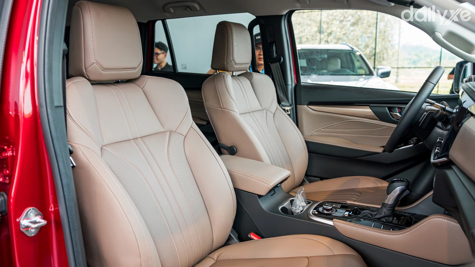 Ghế ngồi êm ái và nhiều chức năng điều chỉnh