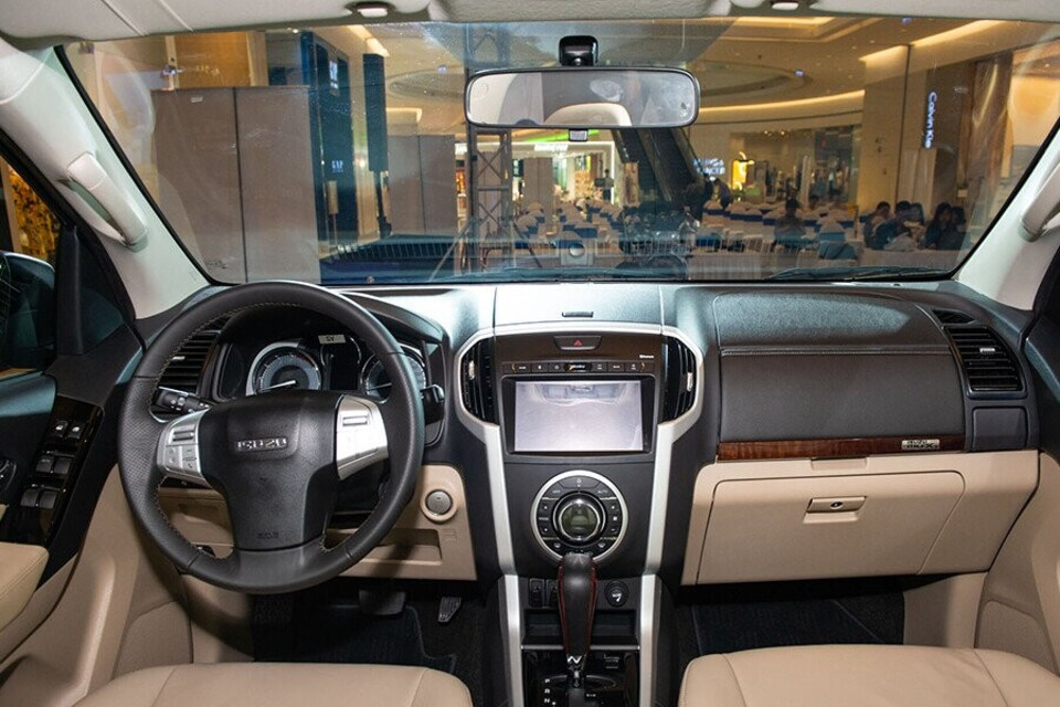 MU-X có không gian nội thất rộng rãi