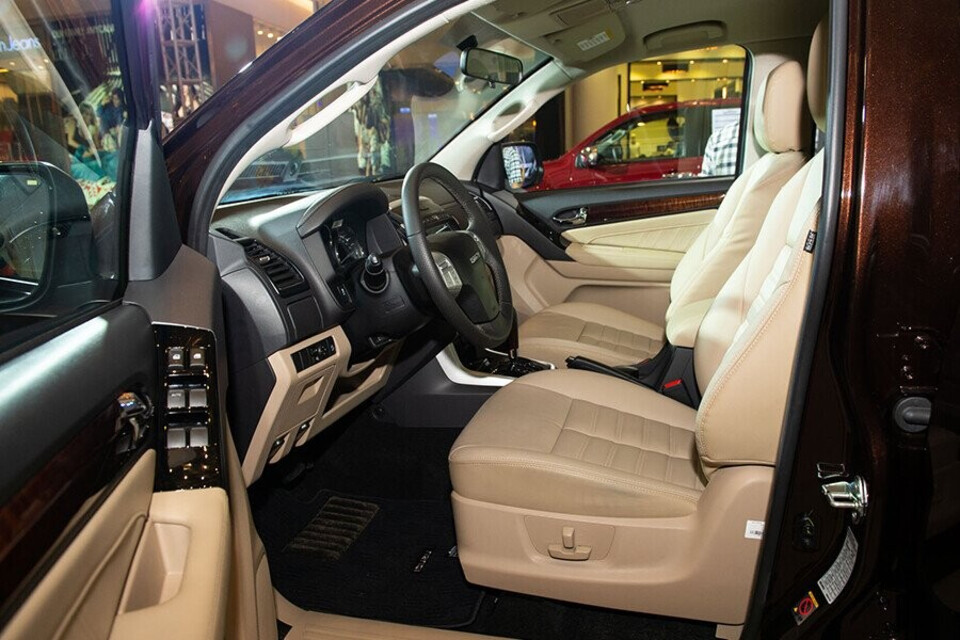 MU-X có không gian nội thất rộng rãi