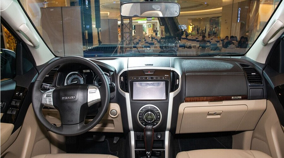 MU-X có không gian nội thất rộng rãi MU-X có không gian nội thất rộng rãi