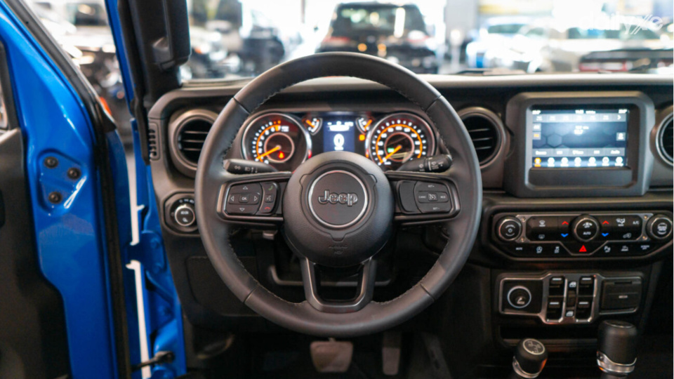 Vô lăng Jeep Gladiator tích hợp các phím bấm tiện nghi