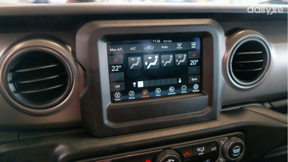 Màn hình giải trí tích hợp nhiều chức năng tiện cho việc sử dụng