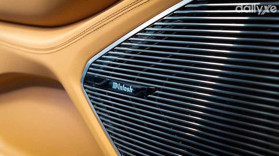 Hệ thống âm thanh 19 loa Mcintosh cao cấp được Jeep Grand Cherokee trang bị