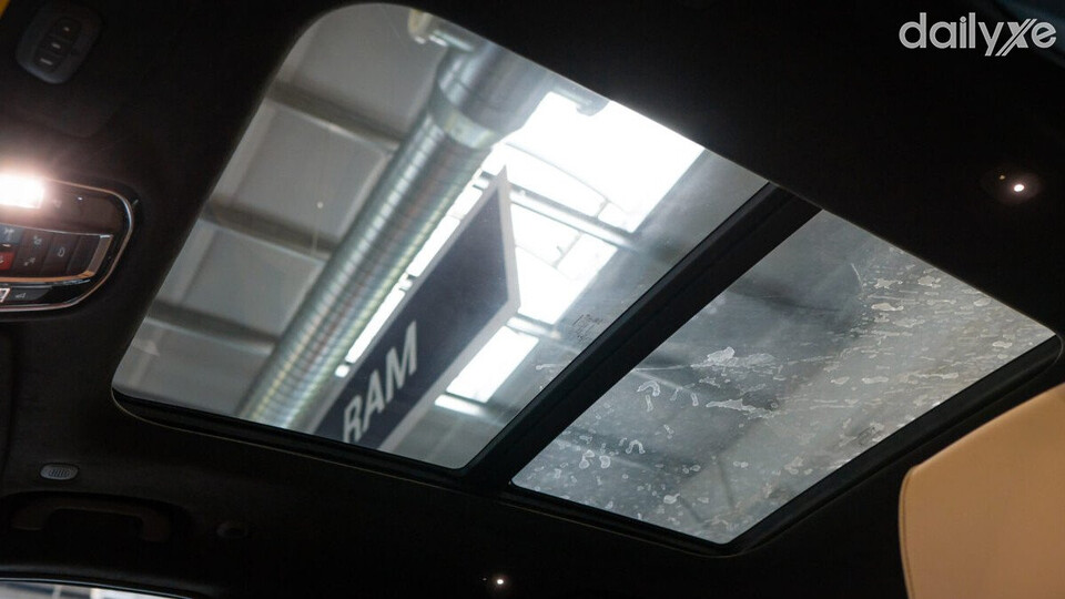 Trang bị cửa sổ trời đem lại nguồn ánh sáng tự nhiên