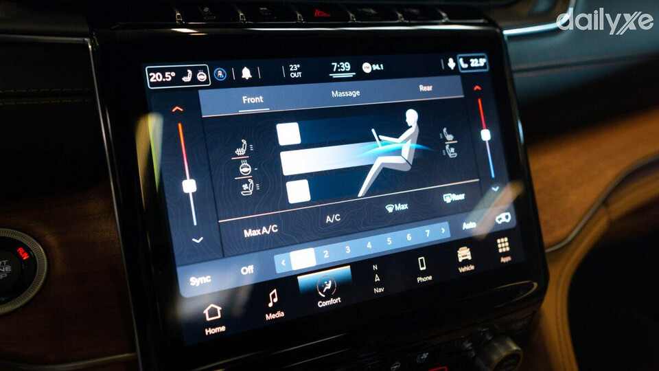 Màn hình giải trí thiết kế phẳng thể hiện nét hiện đại