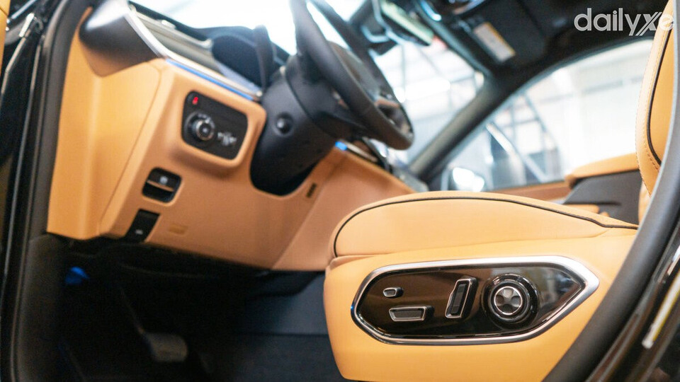 Ghế lái điều chỉnh điện 8 hướng