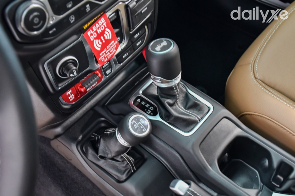 Trang bị hộp số tự động 8 cấp