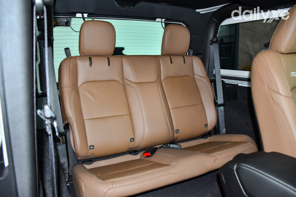 hàng ghế thứ 2 rộng rãi